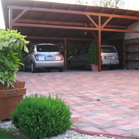 Boglárka Apartman *